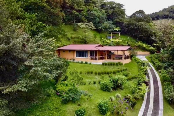 Mountain retreat in altos del maria
