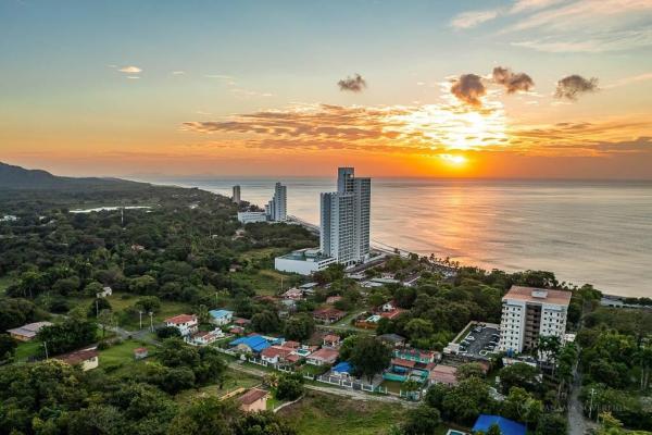 Venta de terreno con vista al mar para inversión | zonificación rm2