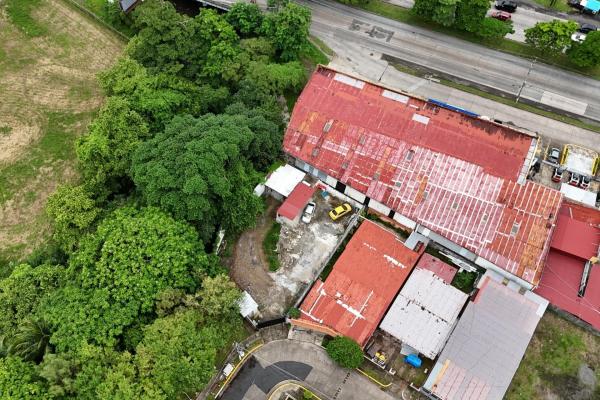 Commercial lot for sale or rent in linda vista