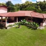 Casa familiar con lago