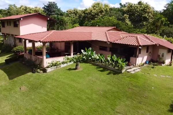 Casa familiar con lago