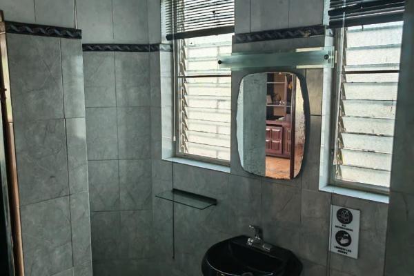 Commercial house, meters away from via españa