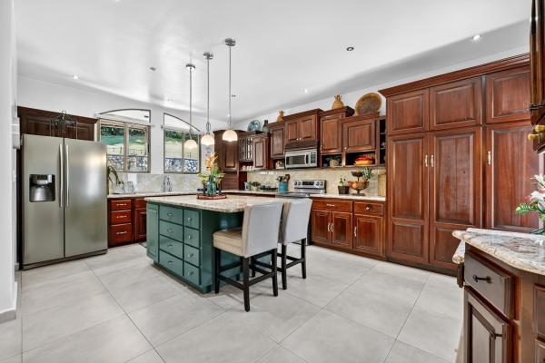 Luxury home for sale in valle escondido boquete