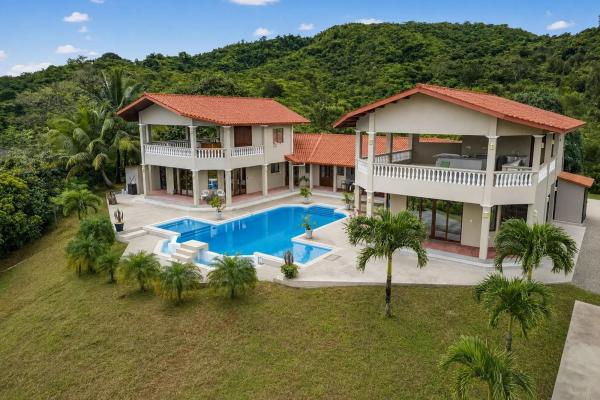 Ocean view villa with 6 apartments and pool