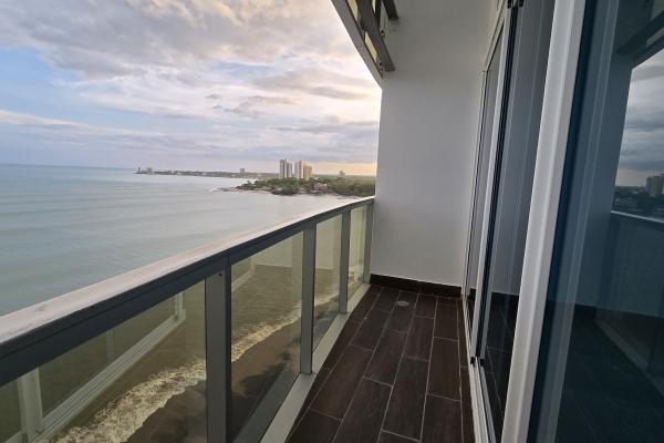 Venta de apartamento en ocean waves nueva gorgona