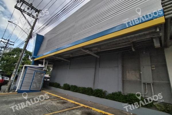 Alquiler local comercial via españa a pocos metros de la ernesto t. lefevre