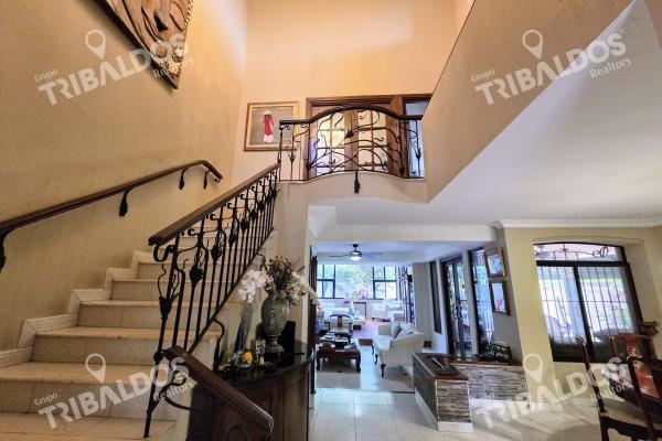 House for sale in condado del rey