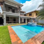 Venta de moderna casa en altos de panama con piscina propia