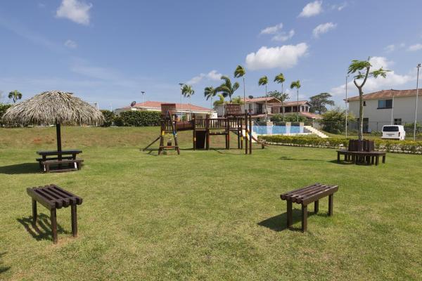 Casa de dos niveles en venta en ph spring hills costa verde la chorrera