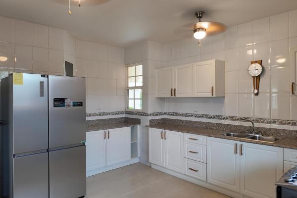Alquiler de casa unifamiliar en esquina – costa sur, villa valencia