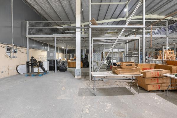 Venta de galera con mezzanine en pacora
