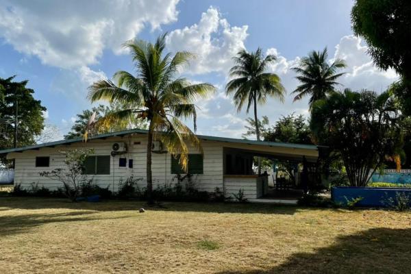 Opportunity: property steps from the beach 3 homes