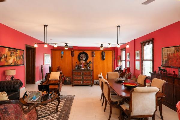 Venta de apartamento con elevador y estacionamiento en casco antiguo