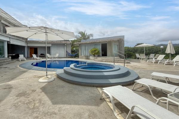 Venta de residencia moderna en coronado