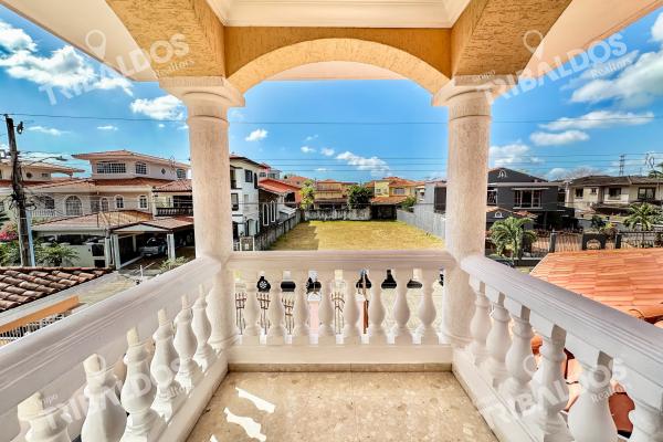 Venta de amplia casa en altos de panama con piscina propia por debajo de avaluo