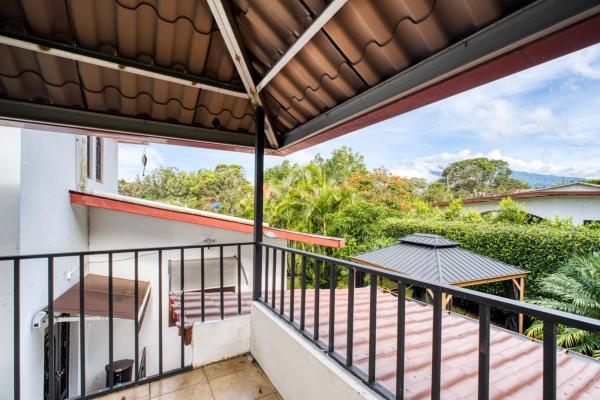 Beautifully maintained 3-bedroom home with guest s