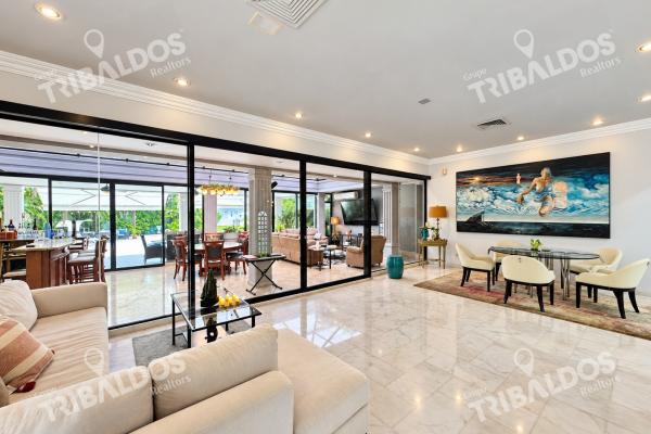Casa en venta en altos del golf, panamá | 4 recámaras, piscina y 6 estacionamientos