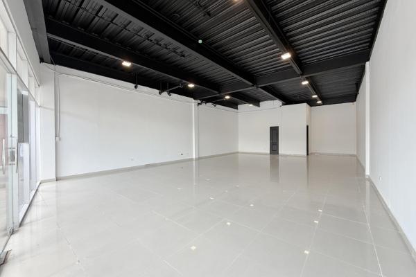 Commercial premises in galería cincuentenario