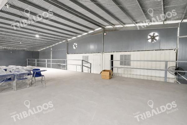 Venta de galera con mezzanine en pacora