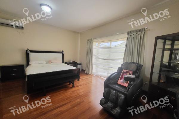 Venta de amplia casa en camino de cruces