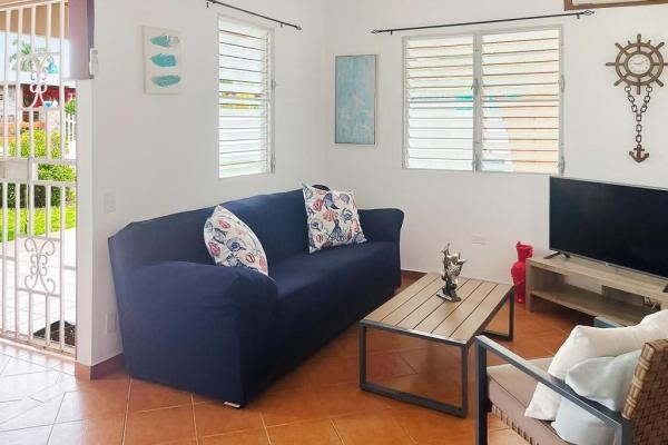 Casa en pedasí con área independiente para huéspedes
