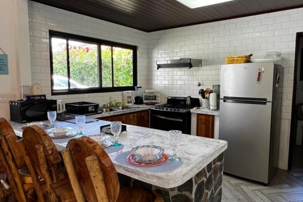 Mountain view home in altos del maria
