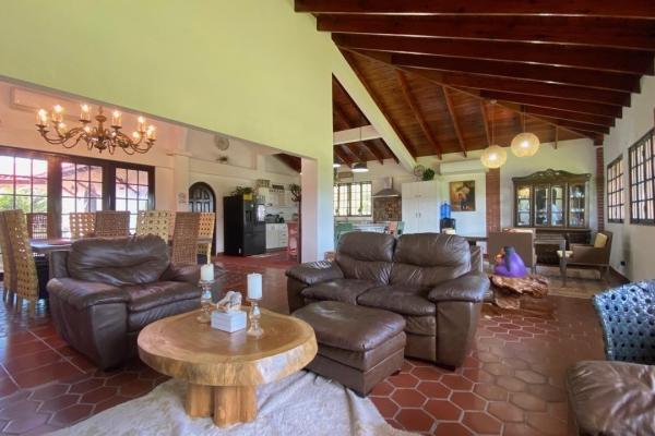 Hacienda española con piscina