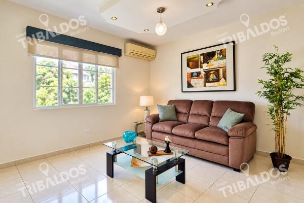 Venta de casa adosada en villa de las azores en villa lucre