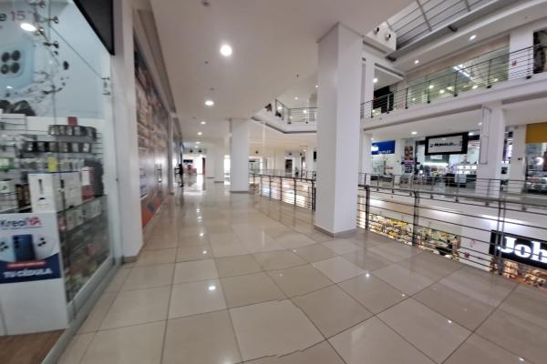 Venta de local comercial con mezzanine en los andes mall