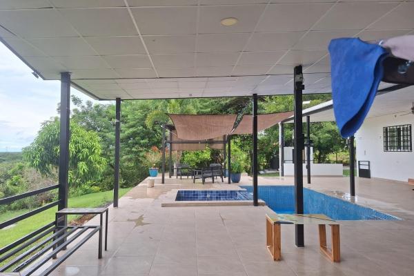 Casa con piscina y 1,8 hectáreas de terreno