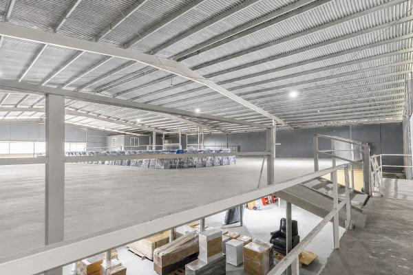 Venta de galera con mezzanine en pacora