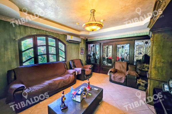 Venta de amplia casa en albrook