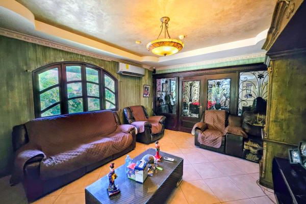 Venta de amplia casa en albrook