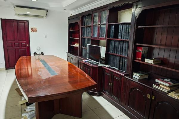 Casa comercial en la cresta a metros de via españa