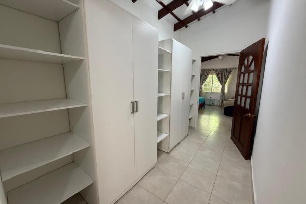 Casa para venta en el corazón de coronado!