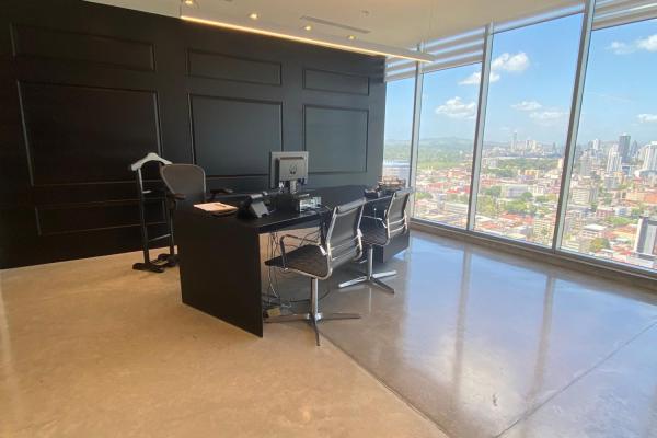 Se vende oficina remodelada en balboa office center