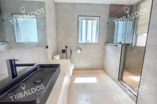 Venta de apartamento remodelado en p.h q tower, punta pacifica