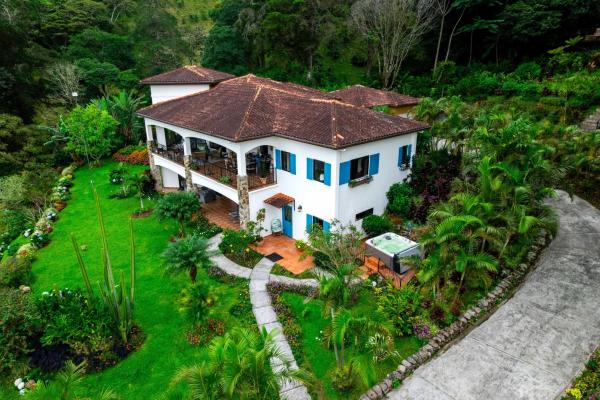 Elegant 4-bedroom furnished estate in boquete