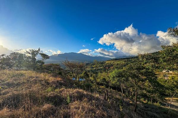 Lote con vista a la montaña en venta en jaramillo, boquete