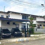 Casa de 2 niveles con 4 recámaras en altos de panamá