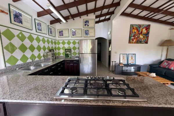 Casa para venta en el corazón de coronado!