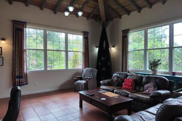 Spacious home for sale in altos del maria with pan