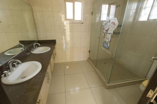 Casa de dos niveles en venta en ph spring hills costa verde la chorrera