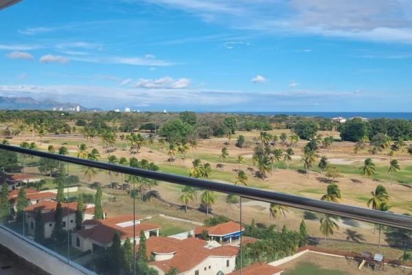 Beachfront apartment with ocean view, ph las olas