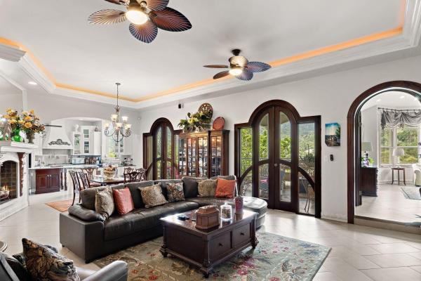 Sophisticated mountain house in boquete the spring