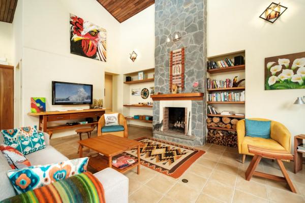 Casa en boquete con casita y vistas impresionantes al volcán