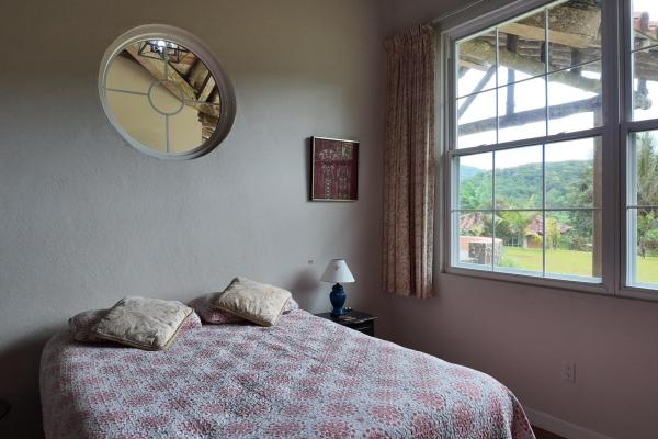 Spacious home for sale in altos del maria with pan