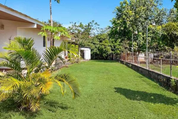 Casa en pedasí con área independiente para huéspedes