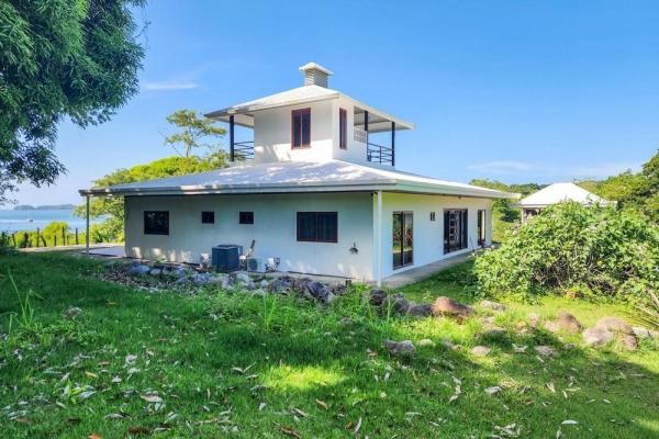 Four-bedroom ocean view home in boca chica