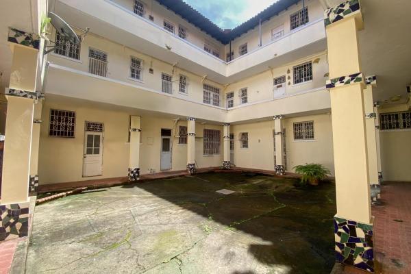 Venta de edificio rentando la riviera en colón